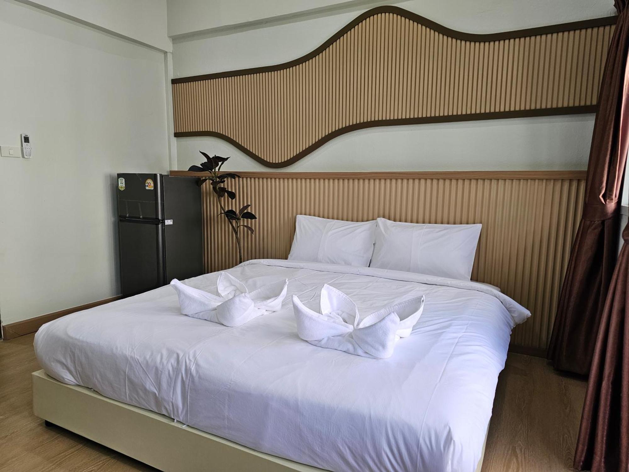 Lub Nai Hostel Patong Eksteriør billede