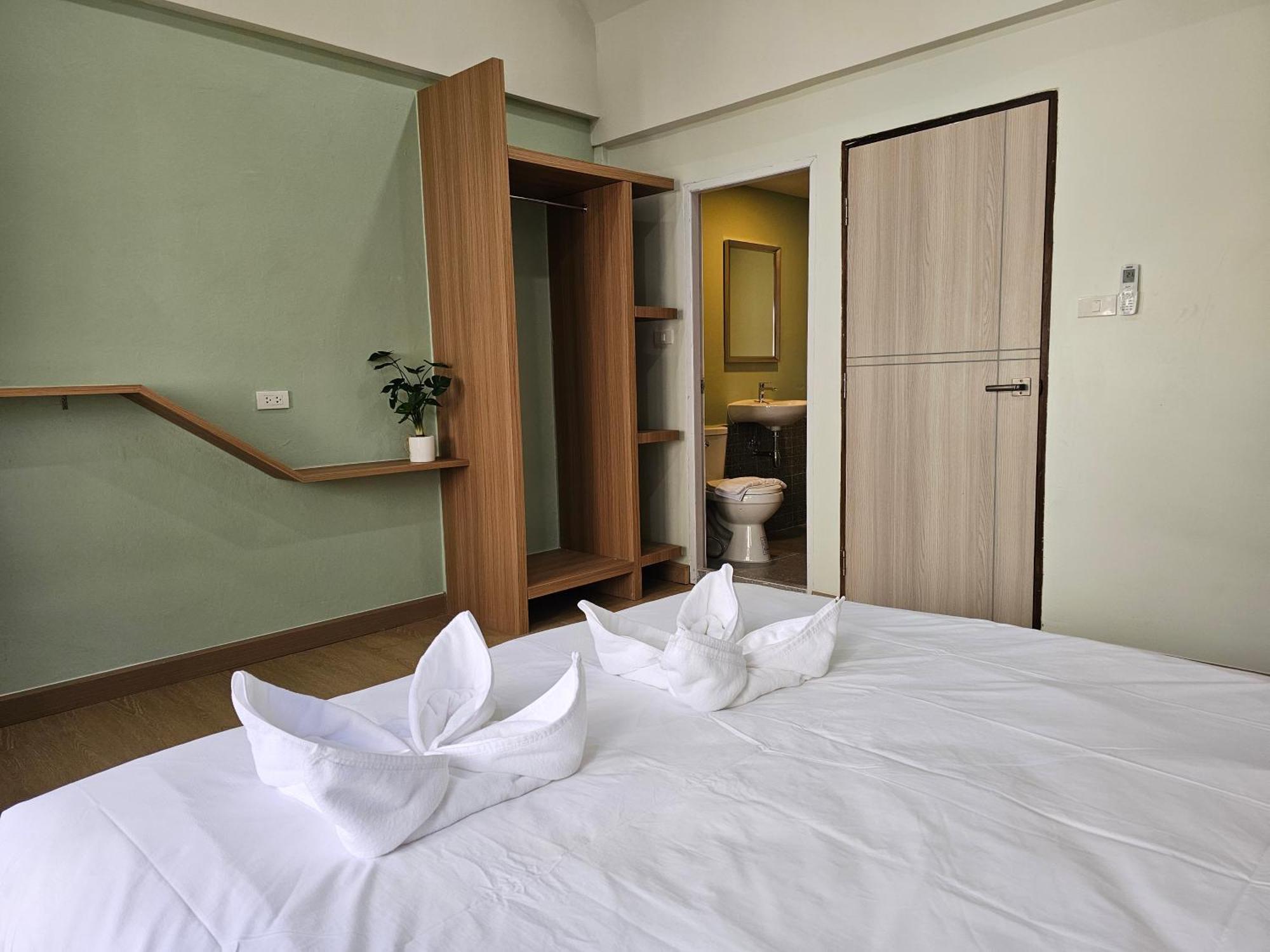 Lub Nai Hostel Patong Eksteriør billede