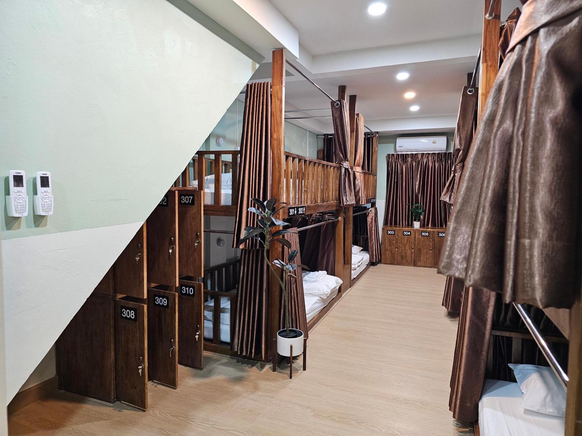 Lub Nai Hostel Patong Værelse billede