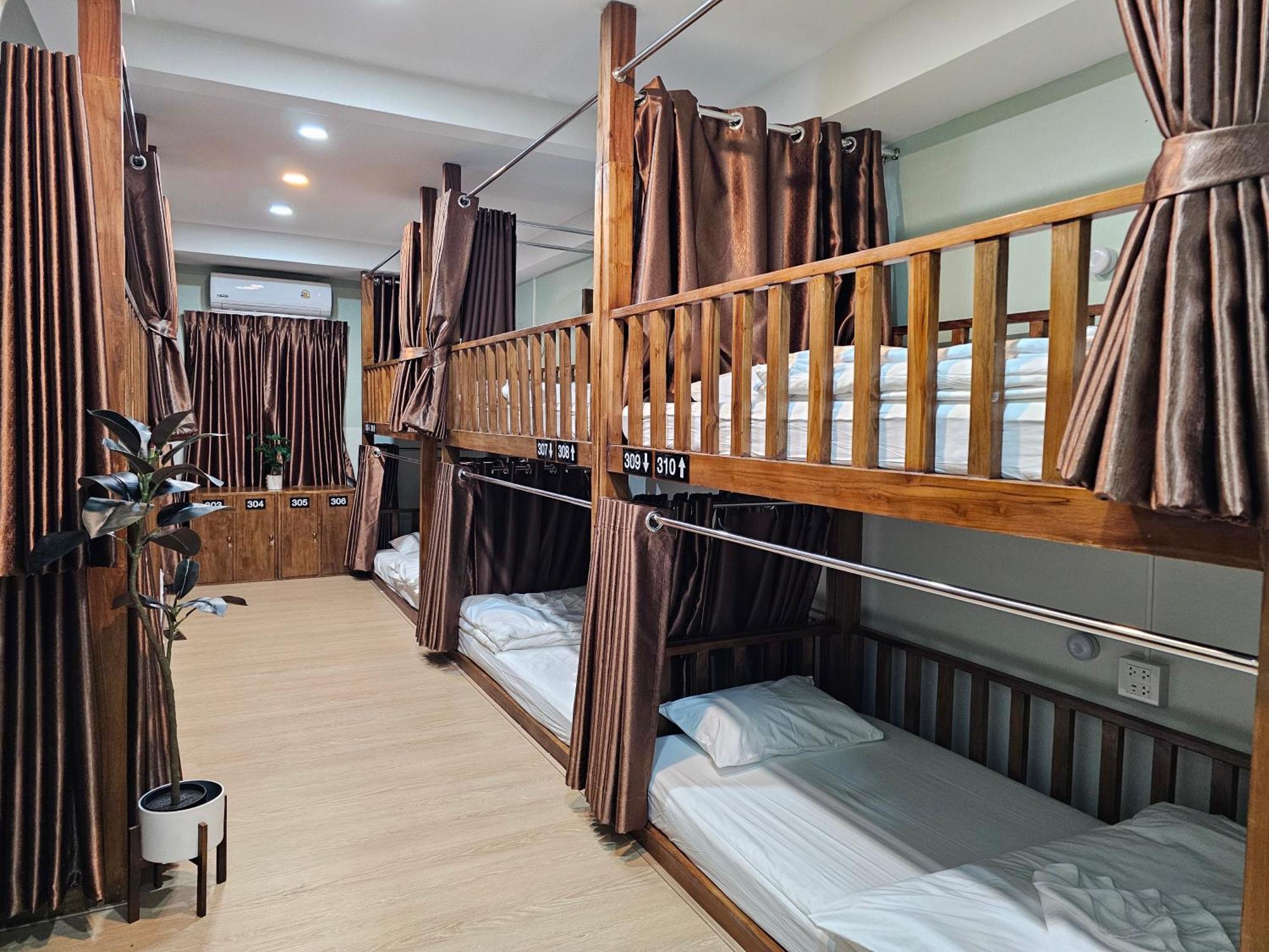 Lub Nai Hostel Patong Værelse billede