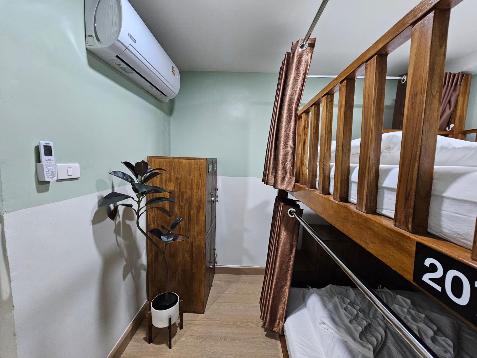 Lub Nai Hostel Patong Eksteriør billede