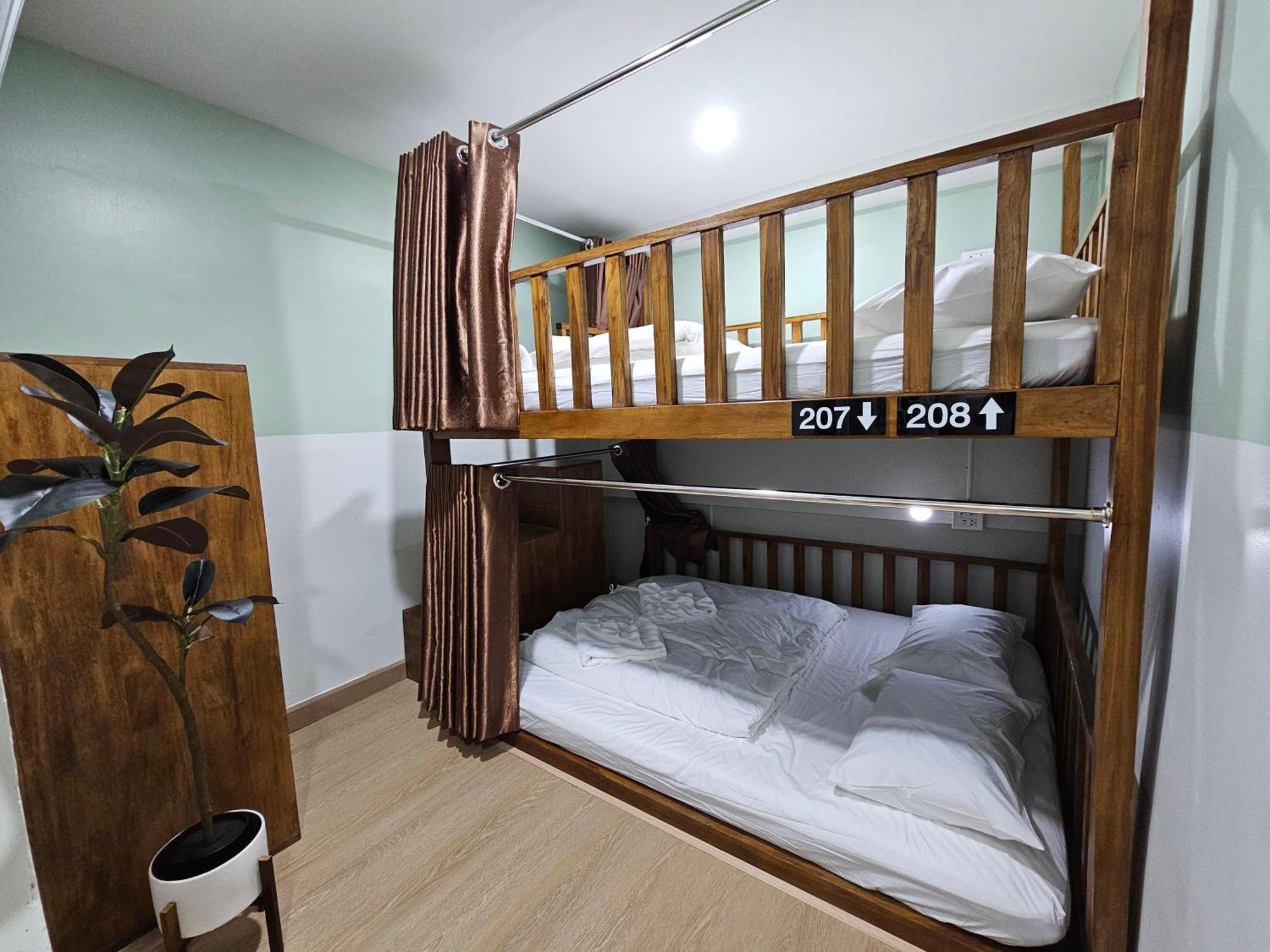 Lub Nai Hostel Patong Eksteriør billede