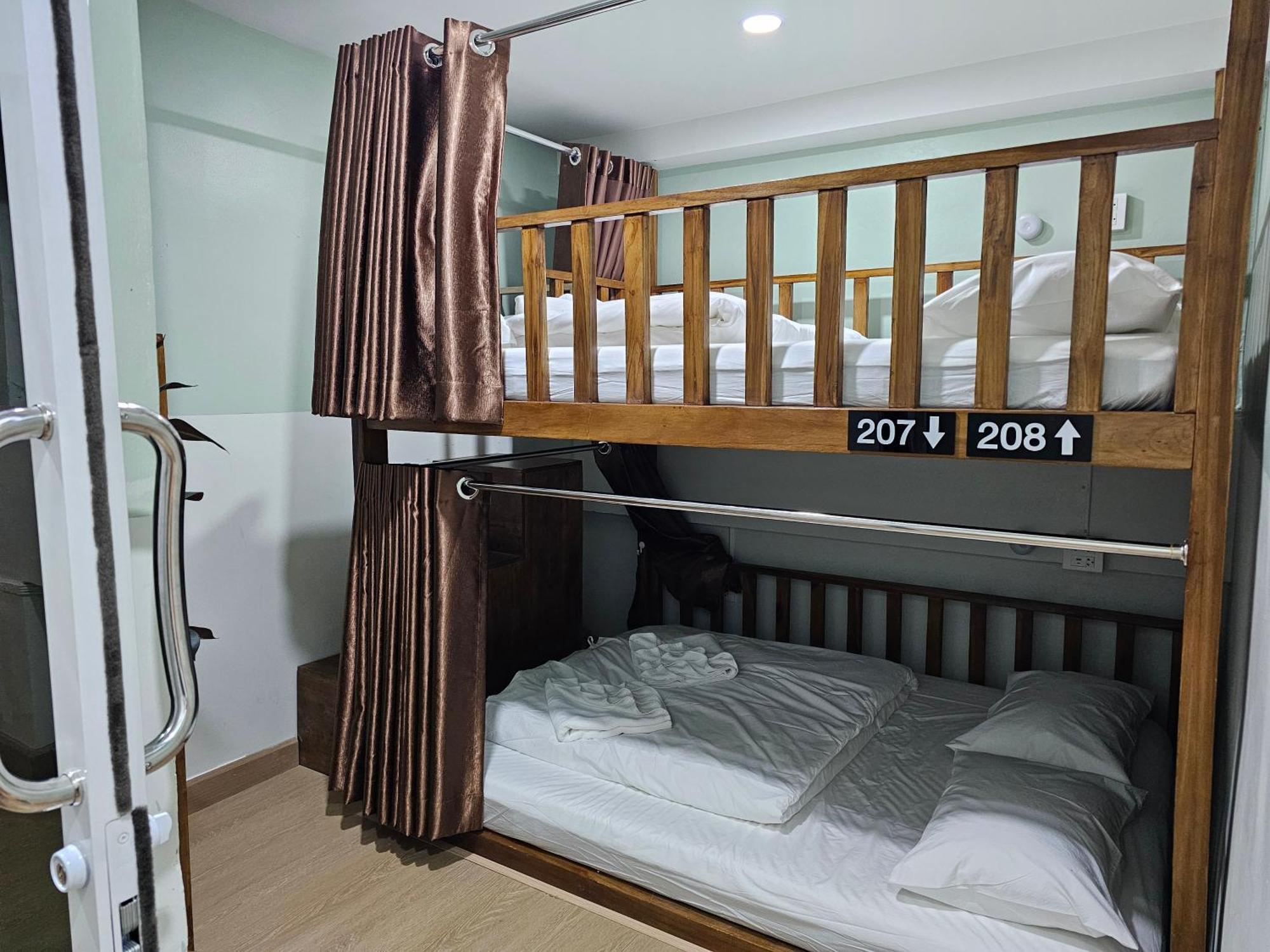 Lub Nai Hostel Patong Eksteriør billede
