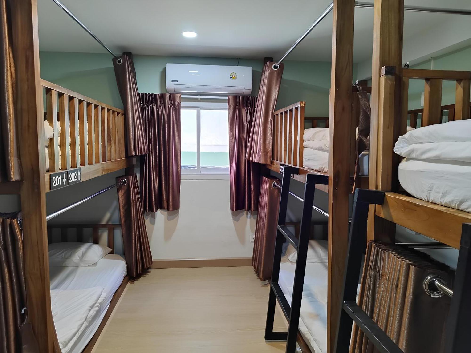 Lub Nai Hostel Patong Eksteriør billede