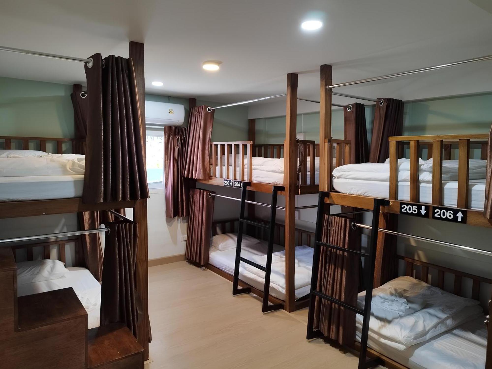 Lub Nai Hostel Patong Eksteriør billede